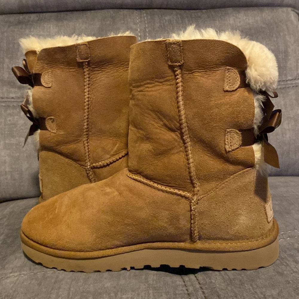 Bailey Bow UGGs size 8